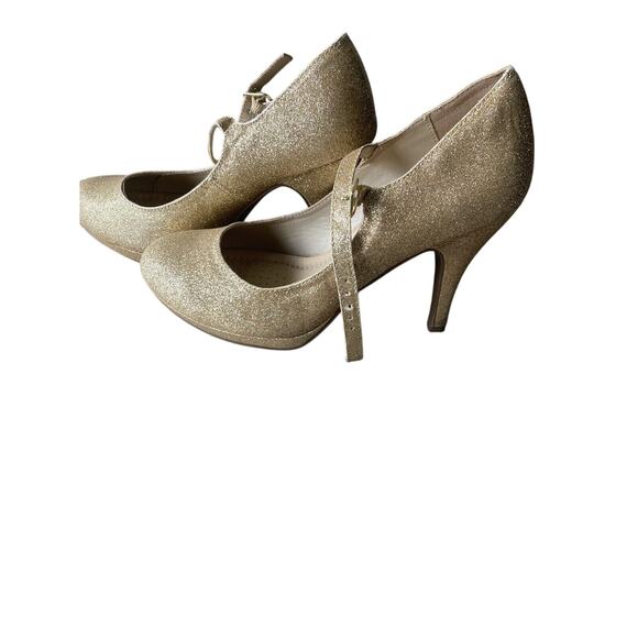 Women’s City Classified Comfort Gold Glitter Ankle Strap Heels Size 7 Worn Once - Picture 1 of 4